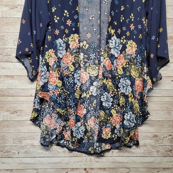 Torrid Navy floral crepe kimono - Picture 11 of 13